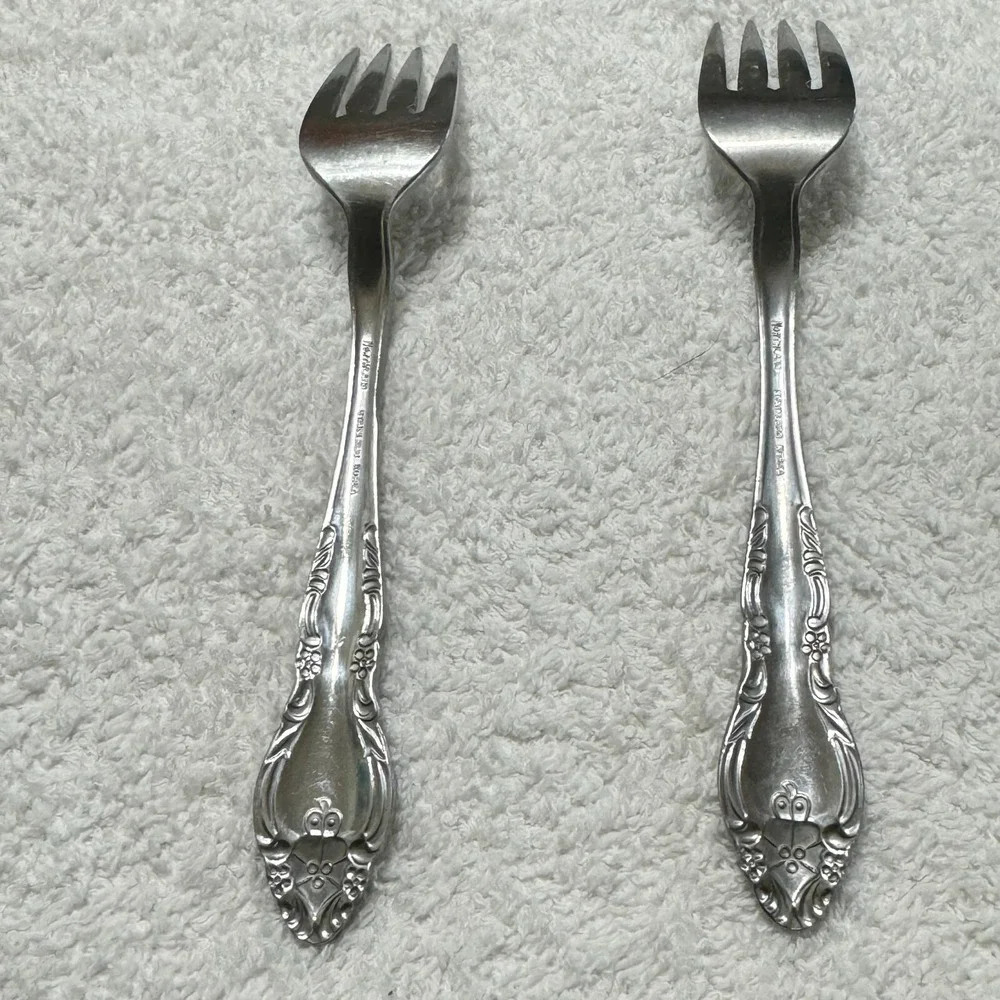 SET 2 DESERT FORKS ONEIDA NORTHLAND MALMAISON STAINLESS ATEEL KOREA ROSE